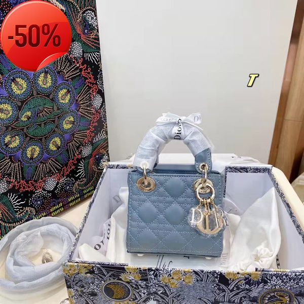 designer bags diana small women's leather hand fashion lingge oblique cross texture versatile new producttote evening clutches factory
designer bags diana small women's leather hand fashion lingge oblique cross texture versatile new producttote evening clutches factory