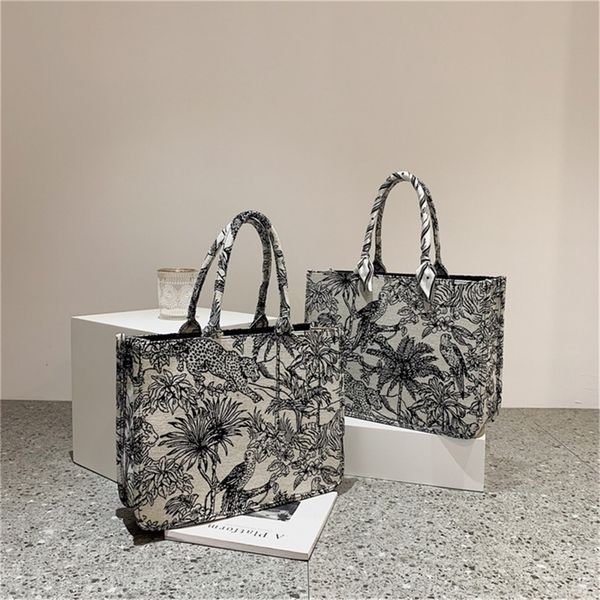 women's winter version fashion contrast color single armpit foreign style portable tote fashion design purses online
women's winter version fashion contrast color single armpit foreign style portable tote fashion design purses online