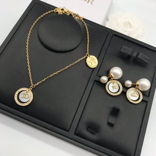 the factory directly d family earrings cd letter bracelet necklace female jewelry set dijia diamond inlaid white shell earrings star same, Golden
the factory directly d family earrings cd letter bracelet necklace female jewelry set dijia diamond inlaid white shell earrings star same, Golden