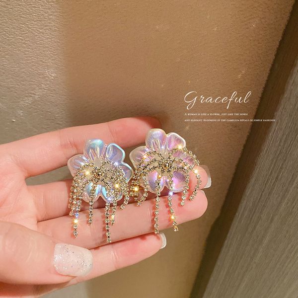 925 silver stud rhinestone-encrusted pearl flower earrings light luxury earrings korean ins internet celebrity super flash eardrop for wome, Golden
925 silver stud rhinestone-encrusted pearl flower earrings light luxury earrings korean ins internet celebrity super flash eardrop for wome, Golden