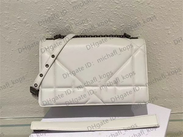 r luxury women bag new montaigne chain shoulder imported genuine leather calfskin 2022 magnetic suction craft inner zipper of cross-body bag
r luxury women bag new montaigne chain shoulder imported genuine leather calfskin 2022 magnetic suction craft inner zipper of cross-body bag