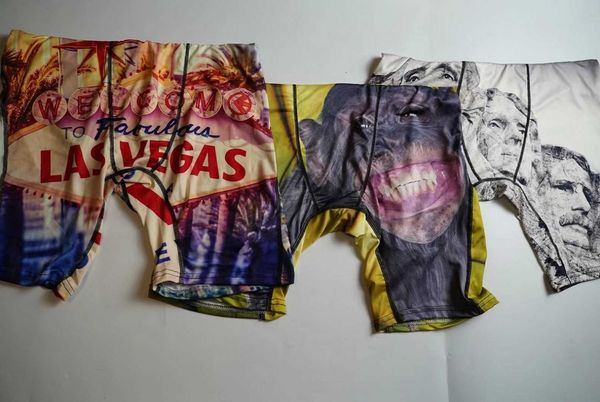 2021 factory sales new men boxers men's underpants women underpants men beach pants comfortable fashion famous brand boxer underwear, Black;white
2021 factory sales new men boxers men's underpants women underpants men beach pants comfortable fashion famous brand boxer underwear, Black;white