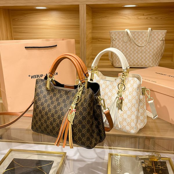 new designer bags women's 2022 fashion tassel handbag single shoulder messenger mother's bag
new designer bags women's 2022 fashion tassel handbag single shoulder messenger mother's bag