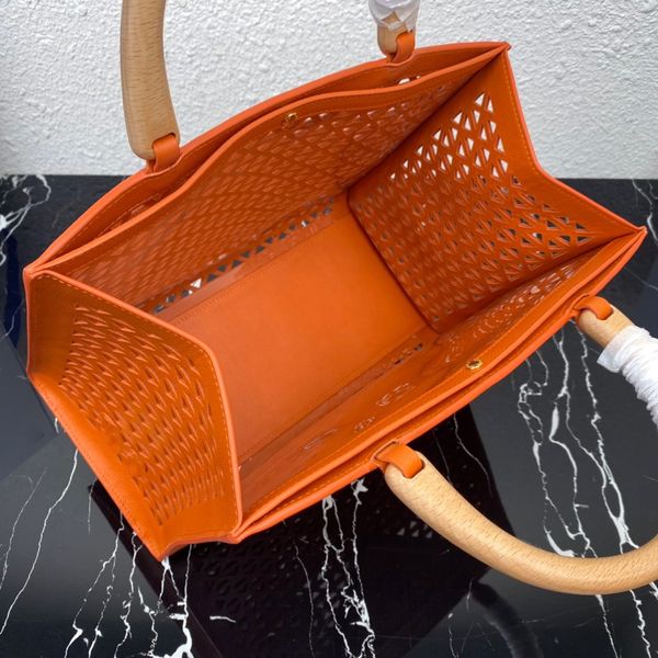 women's fashion new hollowed-out tote bag large capacity simple design cell phone bag fine workmanship suitable for summer travel 
women's fashion new hollowed-out tote bag large capacity simple design cell phone bag fine workmanship suitable for summer travel