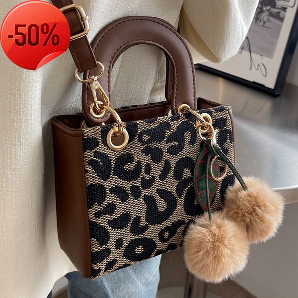 fashion luxury designersmall female 2022 new autumn winter texture portable princess bag versatile leopard pattern one shoulder messenger sm
fashion luxury designersmall female 2022 new autumn winter texture portable princess bag versatile leopard pattern one shoulder messenger sm