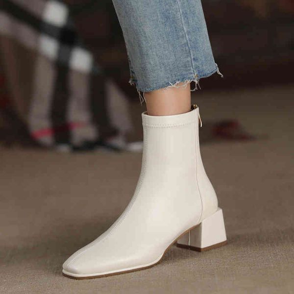 boots korean version square head martin boots, thick heels and bare single autumn women's shoes, leather comfortable middle m1kg, Black
boots korean version square head martin boots, thick heels and bare single autumn women's shoes, leather comfortable middle m1kg, Black