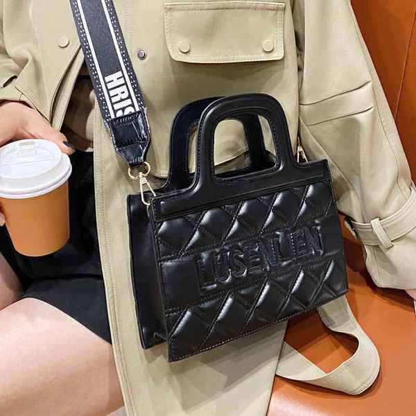 high sense small bag women's autumn and winter new wide shoulder belt messenger bag versatile handbag
high sense small bag women's autumn and winter new wide shoulder belt messenger bag versatile handbag