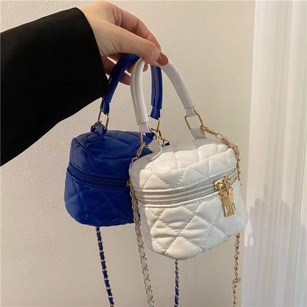 fashion mini chain shoulder bag comfortable simple generous and versatile collocation handbag
fashion mini chain shoulder bag comfortable simple generous and versatile collocation handbag