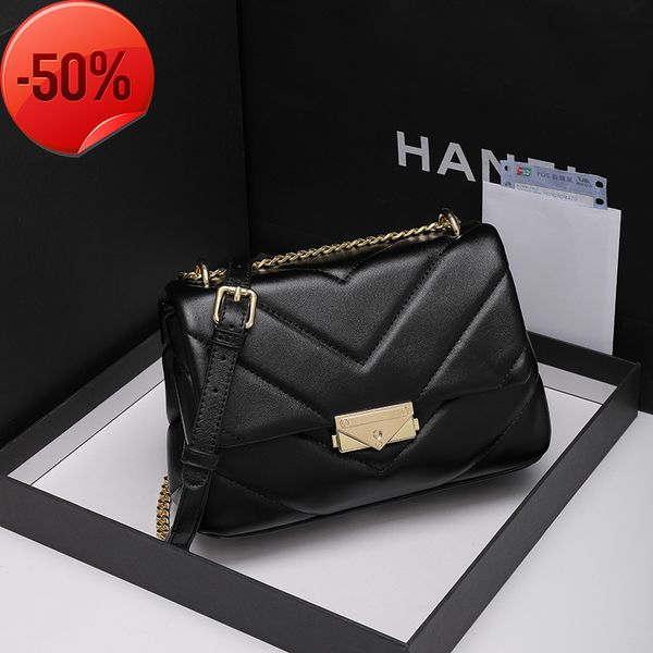 fashion luxury designer2022 spring new women's korean version simple rhombic chain single shoulder messenger lock small square bag is f
fashion luxury designer2022 spring new women's korean version simple rhombic chain single shoulder messenger lock small square bag is f