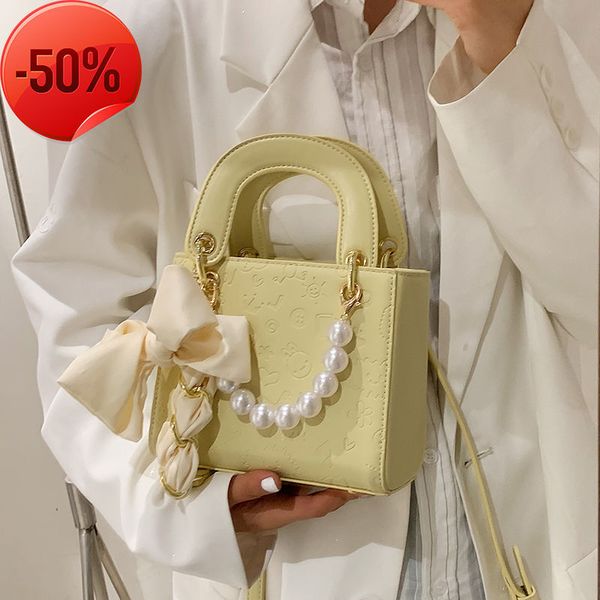 the factory directly small female summer new fashion hand-held small high sense foreign style single shoulder msenger bag princs of wal bag
the factory directly small female summer new fashion hand-held small high sense foreign style single shoulder msenger bag princs of wal bag