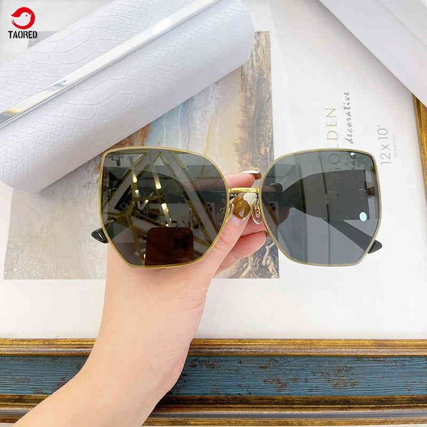 2022 luxury women's sunglass glitter square frame eyewear digner female metal trendy fashion eyeglass brand eyeglasses sun glasses for, White;black
2022 luxury women's sunglass glitter square frame eyewear digner female metal trendy fashion eyeglass brand eyeglasses sun glasses for, White;black