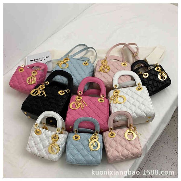 factory direct sale wanghonglingge portable women's 2022 new small fragrance single shoulder messenger bag texture fashion princess des
factory direct sale wanghonglingge portable women's 2022 new small fragrance single shoulder messenger bag texture fashion princess des