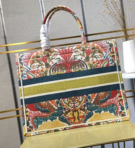large size handmade embroidery book totes shopping bag women's oversized ladies large-capacity handbags paris handbag fashion retro sty
large size handmade embroidery book totes shopping bag women's oversized ladies large-capacity handbags paris handbag fashion retro sty