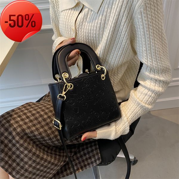 the factory directly lady msenger bag single shoulder embossed leather princs fashion women's hand wrist bag
the factory directly lady msenger bag single shoulder embossed leather princs fashion women's hand wrist bag