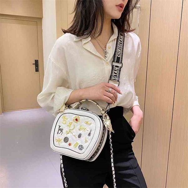 68% off trendy white spring and summer new fashion messenger hand embroidered thread badge miss sister temperament women's bag
68% off trendy white spring and summer new fashion messenger hand embroidered thread badge miss sister temperament women's bag
