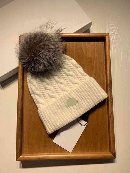cloches family's same hat men's and women's winter wool ball versatile knitted thickened warm, Blue;gray
cloches family's same hat men's and women's winter wool ball versatile knitted thickened warm, Blue;gray