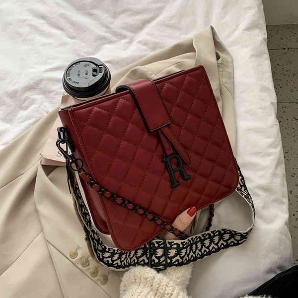 red texture small women's autumn winter new msenger chain shoulder bag 2022 brand luxury fashion design ladies handbags
red texture small women's autumn winter new msenger chain shoulder bag 2022 brand luxury fashion design ladies handbags