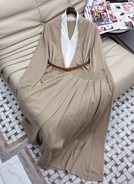 two piece dress 2022 new v-neck fake two wool blended knitted high waist skirts, White
two piece dress 2022 new v-neck fake two wool blended knitted high waist skirts, White