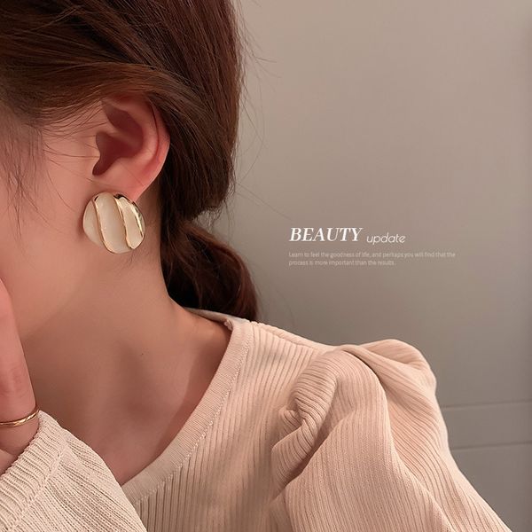 925 silver needle korean geometric dripping stud earrings shell niche design earrings simple temperamental all-match eardrop for women, Golden
925 silver needle korean geometric dripping stud earrings shell niche design earrings simple temperamental all-match eardrop for women, Golden