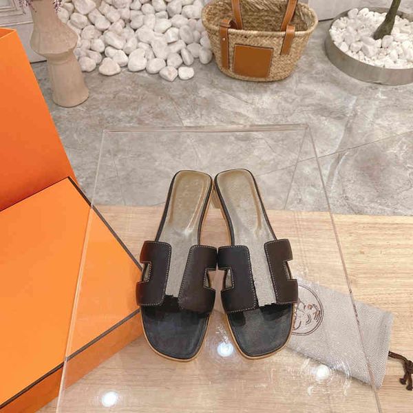 slippers classic design: designer's pure color women's leather slippers sandals, calfskin sheepskin material upper, showing luxuri, Black
slippers classic design: designer's pure color women's leather slippers sandals, calfskin sheepskin material upper, showing luxuri, Black