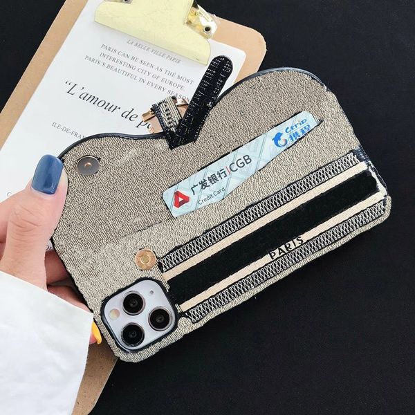 luxury phone cases for iphone 14 14pro 14plus 13 13pro 12 12pro 11 pro max xs xr xsmax deluxe fashion leather card holder wristband designer
luxury phone cases for iphone 14 14pro 14plus 13 13pro 12 12pro 11 pro max xs xr xsmax deluxe fashion leather card holder wristband designer