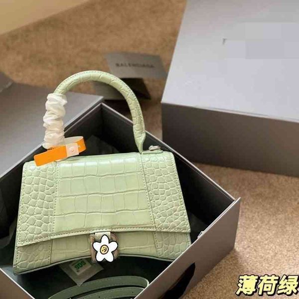 balenciga handbag designer 2022 bag messenger hourglass cowhide crocodile mesh mint green powder one shoulder versatile diagonal crossbody
balenciga handbag designer 2022 bag messenger hourglass cowhide crocodile mesh mint green powder one shoulder versatile diagonal crossbody
