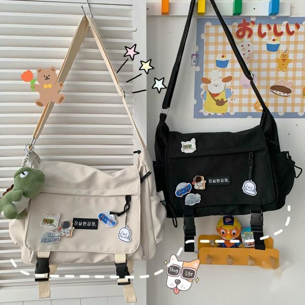 2022 new women's one-shoulder nylon messenger bag all-match student models large capacity, Black;red 
2022 new women's one-shoulder nylon messenger bag all-match student models large capacity, Black;red