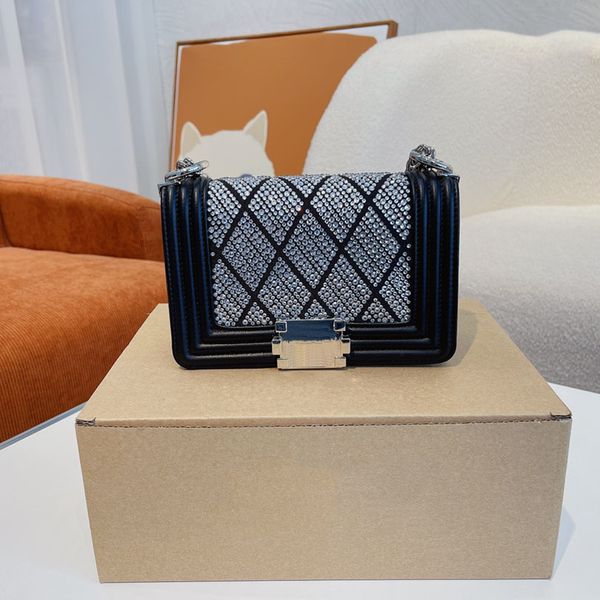 22ss luxury fashion shoulder bag senior designer full diamond chain design extravagant elegant everyday casual exquisite versatile ladies va
22ss luxury fashion shoulder bag senior designer full diamond chain design extravagant elegant everyday casual exquisite versatile ladies va