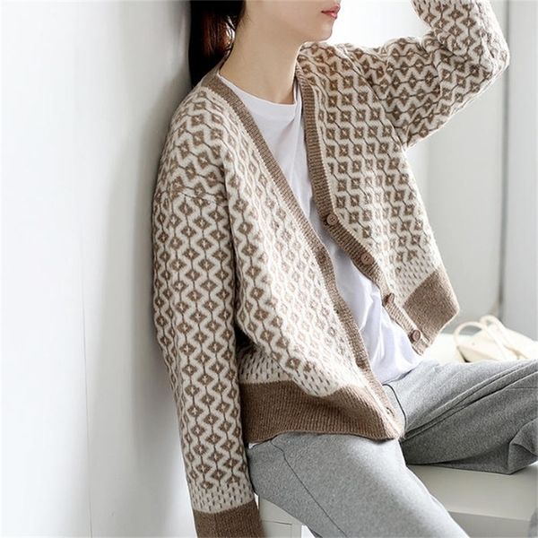 autumn and winter korean retro temperament contrast knit cardigan women's v-neck rhombus thick female loose coat sweater 201210, White;black
autumn and winter korean retro temperament contrast knit cardigan women's v-neck rhombus thick female loose coat sweater 201210, White;black