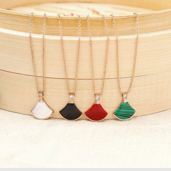 designer design luxury brand skirt necklace men and women white mother-of-pearl couple pendant collarbone chain fashion christmas valentine&, Silver 
designer design luxury brand skirt necklace men and women white mother-of-pearl couple pendant collarbone chain fashion christmas valentine&, Silver