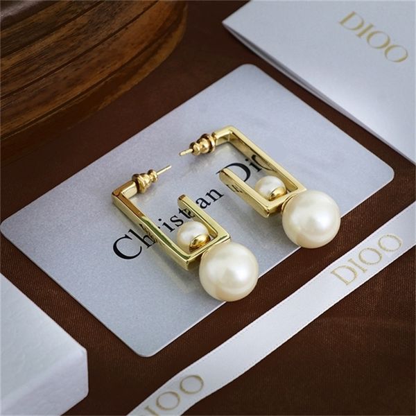 2022 36% off designer jewelry d family brass pearl earrings, female a fashionable earring with multi face revealing thin earrings, Golden
2022 36% off designer jewelry d family brass pearl earrings, female a fashionable earring with multi face revealing thin earrings, Golden