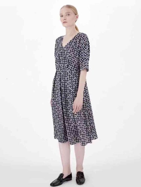casual dresses family spring and summer fashion v-neck design wave dot printed silk mulberry short sleeve dress female, Black;gray
casual dresses family spring and summer fashion v-neck design wave dot printed silk mulberry short sleeve dress female, Black;gray