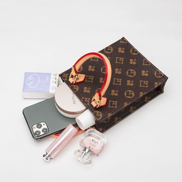 this year's wholesale fashion retro printed shoulder bags street trend contrast tote bag elegant brown women handbag european color mat
this year's wholesale fashion retro printed shoulder bags street trend contrast tote bag elegant brown women handbag european color mat