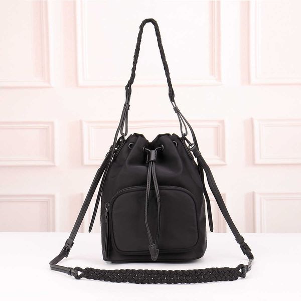 the new listing wholesale cross body bag shoulder bags net celebrity same style portable fashion exquisite luxurious clutch bags
the new listing wholesale cross body bag shoulder bags net celebrity same style portable fashion exquisite luxurious clutch bags