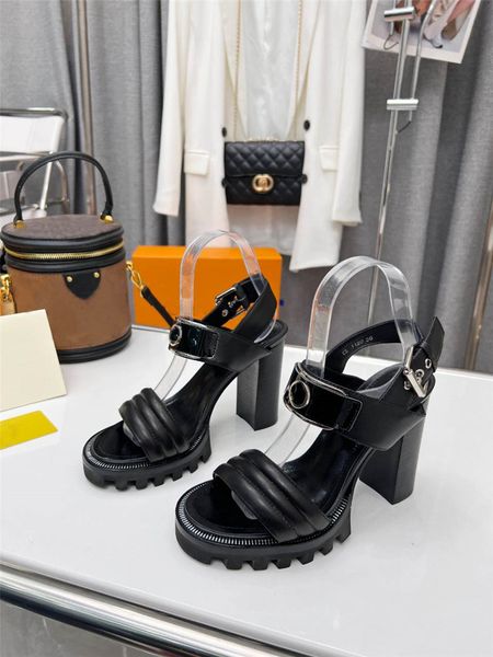 designer luxury womens iconic star trail sandal is revisited in a combination of smooth and patent calf leather flip flops with box, Black
designer luxury womens iconic star trail sandal is revisited in a combination of smooth and patent calf leather flip flops with box, Black