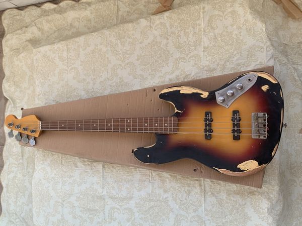 electric guitar, vintage, handmade,4 strings, bass, mahogany,rosewood 
electric guitar, vintage, handmade,4 strings, bass, mahogany,rosewood