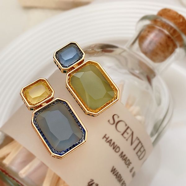 new designed earring stud d letters colored crystal anti allergy women's earring hoop ladies designer jewelry d30488, Golden;silver
new designed earring stud d letters colored crystal anti allergy women's earring hoop ladies designer jewelry d30488, Golden;silver