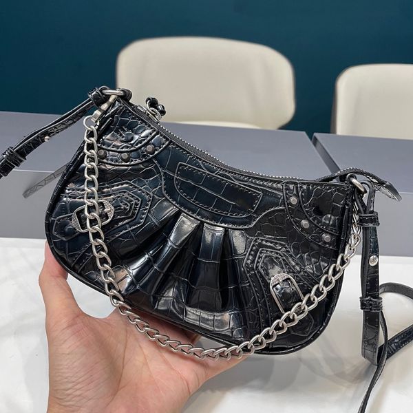 new women's fall bag le cagole luxury designer shoulder stack messenger bag shape underarm with coin purse
new women's fall bag le cagole luxury designer shoulder stack messenger bag shape underarm with coin purse