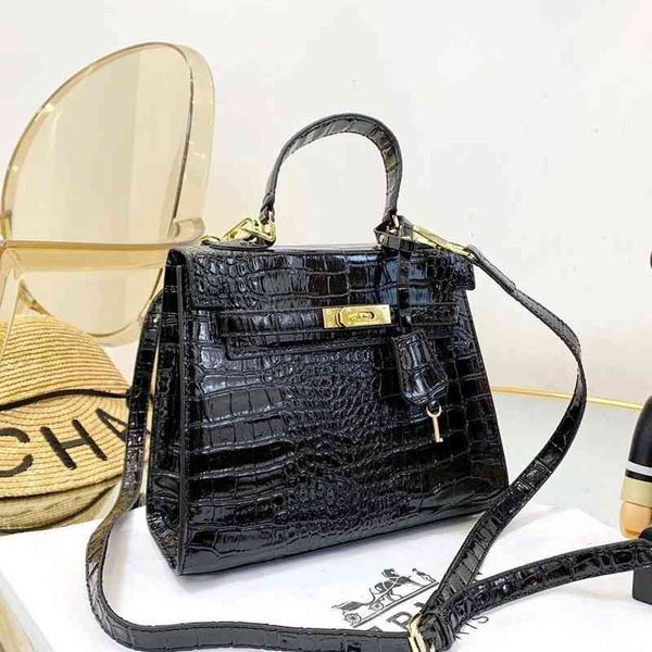 aima handbag women's 2021 new fashion leather metal buckle soft crocodile pattern black portable messenger bags factory outlet xwl 
aima handbag women's 2021 new fashion leather metal buckle soft crocodile pattern black portable messenger bags factory outlet xwl