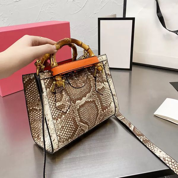 2021 autumn classic square france womens bags snake patten bamboo joint handle tote large capacity lady shopping street crossbody shoulder h
2021 autumn classic square france womens bags snake patten bamboo joint handle tote large capacity lady shopping street crossbody shoulder h