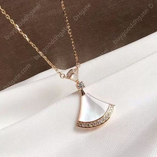luxury designer necklace classic fashion choker elegance fan-shaped jewelry necklace pendant high-end box packaging, Silver
luxury designer necklace classic fashion choker elegance fan-shaped jewelry necklace pendant high-end box packaging, Silver