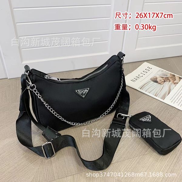 r bags of 2022 2022 nylon messenger underarm triangle chain buns female two piece set
r bags of 2022 2022 nylon messenger underarm triangle chain buns female two piece set