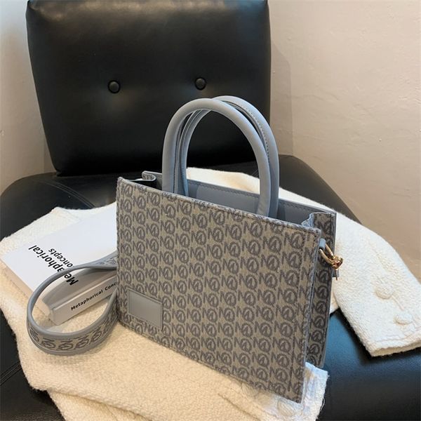 factory online sales hand large capacity tote bag 2022 new fashion versatile women's woven single shoulder diagonal bag
factory online sales hand large capacity tote bag 2022 new fashion versatile women's woven single shoulder diagonal bag