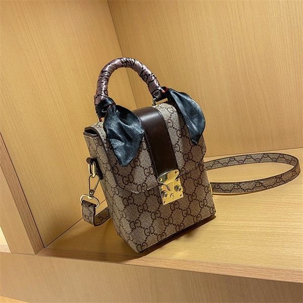 2022 factory discounts bag retro printed box single shoulder messenger mobile phone fashion versatile messenger bag
2022 factory discounts bag retro printed box single shoulder messenger mobile phone fashion versatile messenger bag