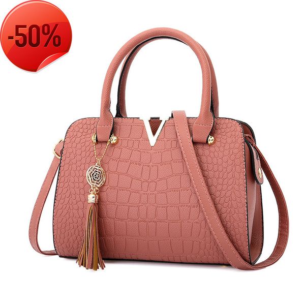 the factory directly 2021 new one shoulder women's bag portable princs's bag msenger crocodile pattern fashion
the factory directly 2021 new one shoulder women's bag portable princs's bag msenger crocodile pattern fashion