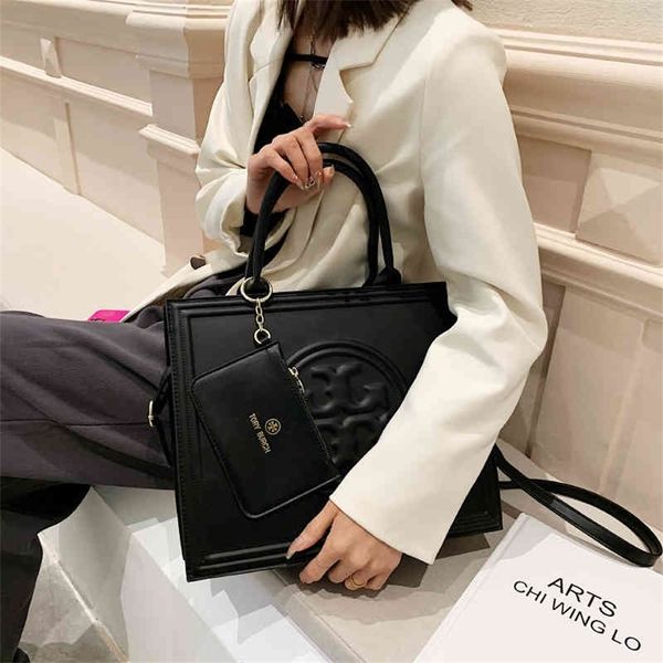 60% off factory store small simple texture hand women's bag large capacity one shoulder messenger tote bag
60% off factory store small simple texture hand women's bag large capacity one shoulder messenger tote bag
