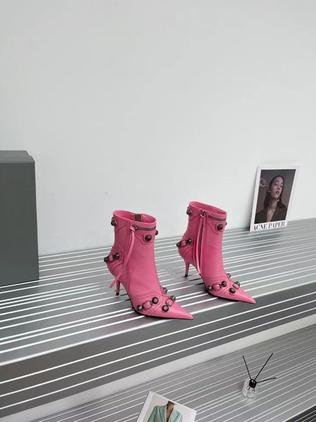 2022 new metal nail biker boots liudin prong side zipper not pick leg type 35-41 fashion, Black
2022 new metal nail biker boots liudin prong side zipper not pick leg type 35-41 fashion, Black