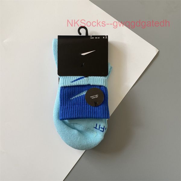 classic fashion men socks hook brand color stitched men's women's long tube sports training sock street couple middle tubes luxury, Black
classic fashion men socks hook brand color stitched men's women's long tube sports training sock street couple middle tubes luxury, Black