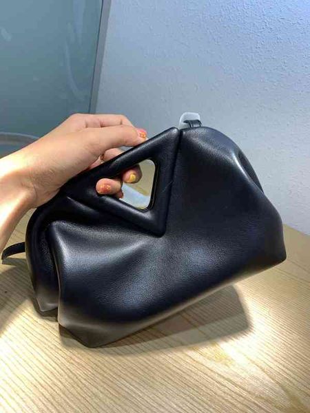 summer venetas bottegas trend inverted triangle cloud bag handbag single shoulder slung leather clips qb2t
summer venetas bottegas trend inverted triangle cloud bag handbag single shoulder slung leather clips qb2t