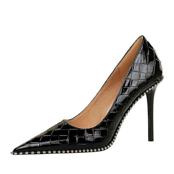 sandals luxury metal rivet high heels fashion diamond lattice shallow mouth thin heeled sandals women dress shoes 220324, Black
sandals luxury metal rivet high heels fashion diamond lattice shallow mouth thin heeled sandals women dress shoes 220324, Black